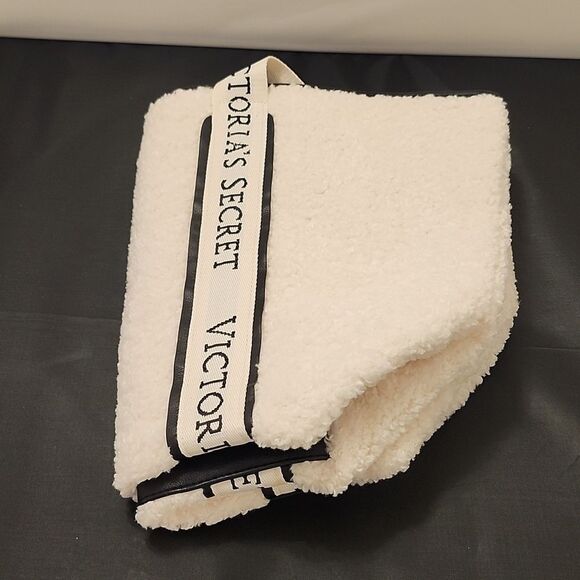 BRAND NEW VICTORIA'S SECRET LARGE TOTE BAG COZY PLUSH SHERPA FLEECE - Picture 10 of 12